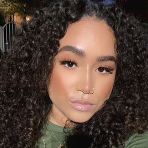 Meet your Posher, Stacey